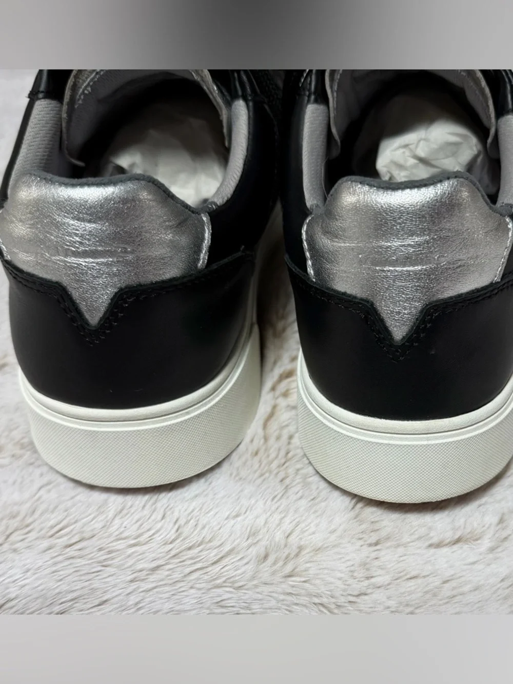 Women’s Vionic Kimmie Court Sneaker Black & Silver Leather 11W - Picture 15 of 16